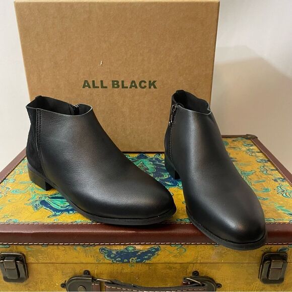 All Black Sleek Mix Leather Booties Boots Size 35 or 5 - Picture 1 of 7